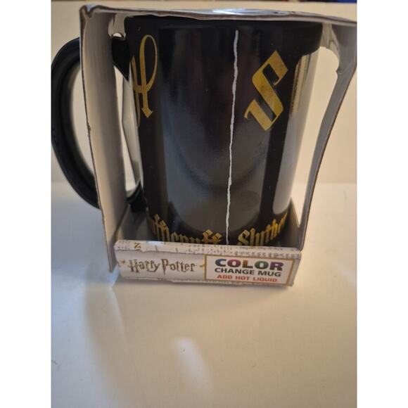 Harry Potter Hogwarts Color Changing 15 oz. Mugs by Zak NEW! - Picture 4 of 5